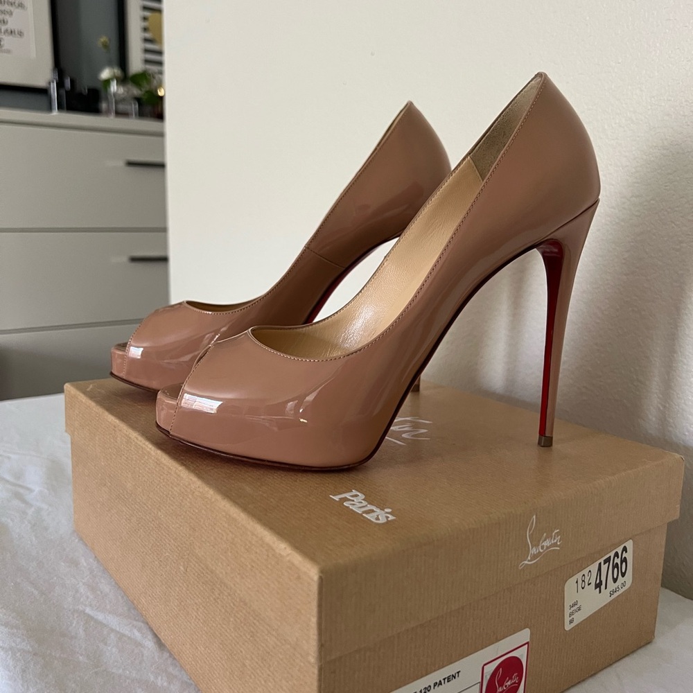 CHRISTIAN LOUBOUTIN NEW VERY PRIVATE 120 PATENT PK1 NUDE SIZE 38B COLOR BEIGE.